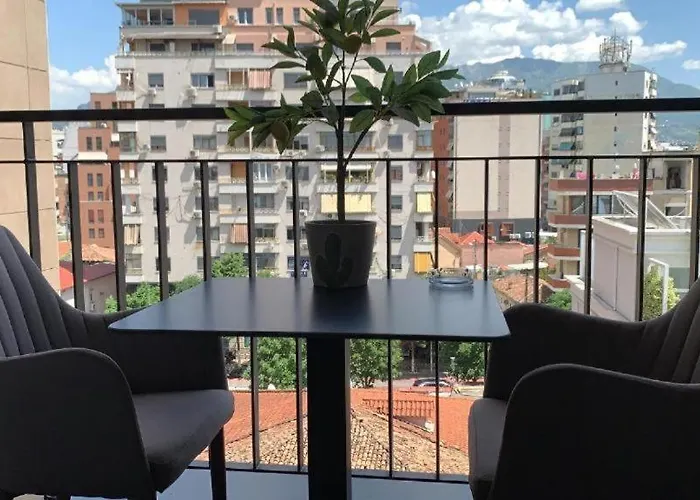 Central Comfort Tirana-By Green Terrace アパート